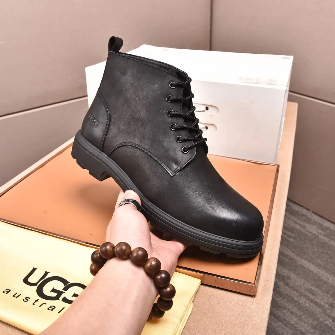 Men's shoes 💰640 (full genuine wool lining, 10% off for fake ones) Please pay attention to the quality of the original item and compare the thickness of the wool 🏮🏮 Popular UGG men's shoes from Australia's warm luxury brand, the official website is synchronized, Beckham men's style..., made of imported first-layer waxed cowhide, waxed toe cap, Australian real wool velvet lining Carefully sewn...Imported rubber Martin boots outsole (comfortable, soft and wear-resistant). I really like the quality..Exquisite workmanship. You can't put it down at first sight. Size 39-44